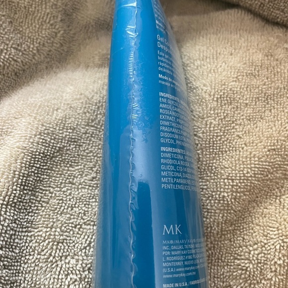 Mary Kay Blue Suncare Collection - Picture 3 of 3